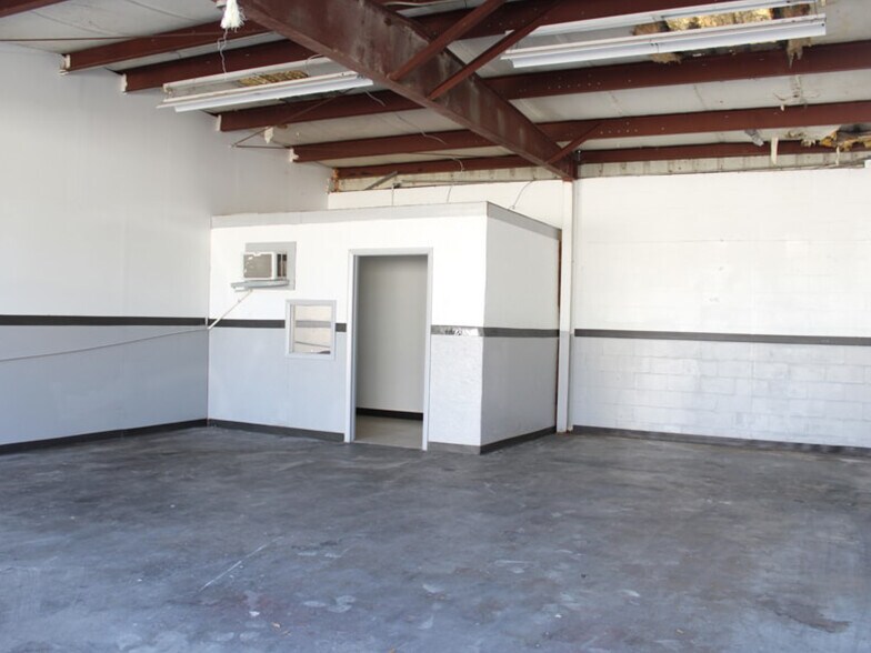 More Photos Of 13652 N 12th St, Tampa Light Manufacturing For Lease