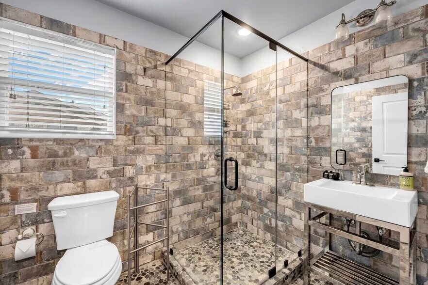 More Photos Of 3120 River Oaks Dr, Kingsland Specialty For Sale