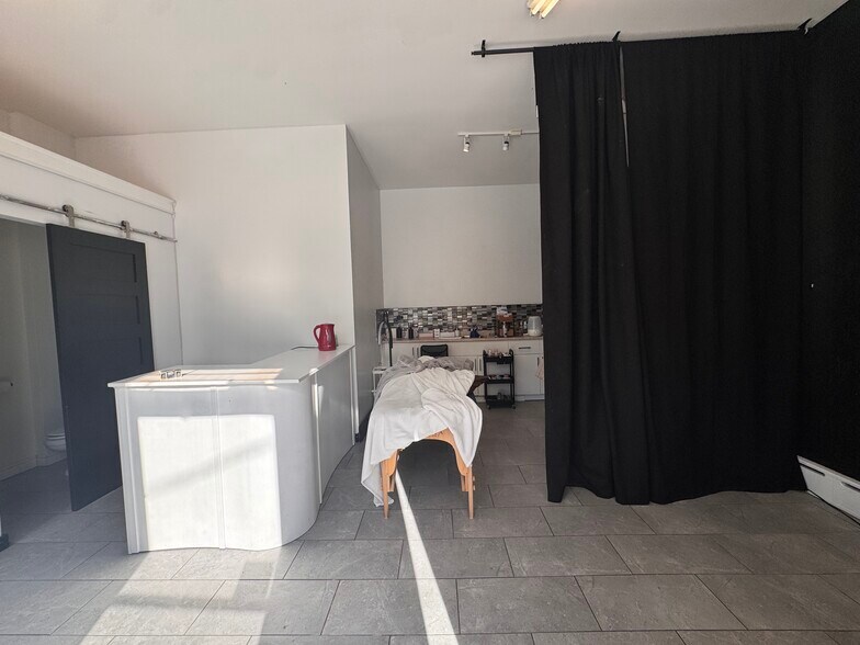 More Photos Of 256 Hazel St, Sudbury General Retail For Lease