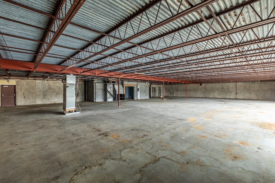 More Photos Of 1210 Lake Air Dr, Waco Freestanding For Sale