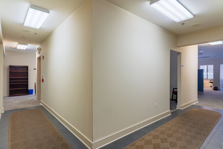 More Photos Of 47 Park Ave, Elverson Distribution For Lease