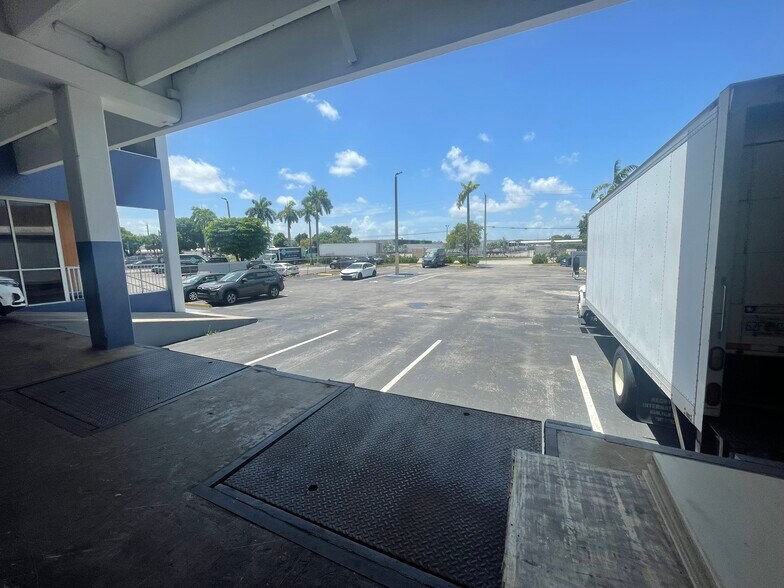 More Photos Of 7315-7335 NW 31st St, Miami Warehouse For Lease
