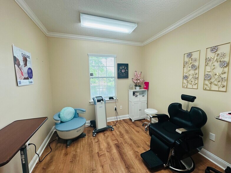 More Photos Of 305 Kingsley Lake Dr, Saint Augustine Medical For Lease