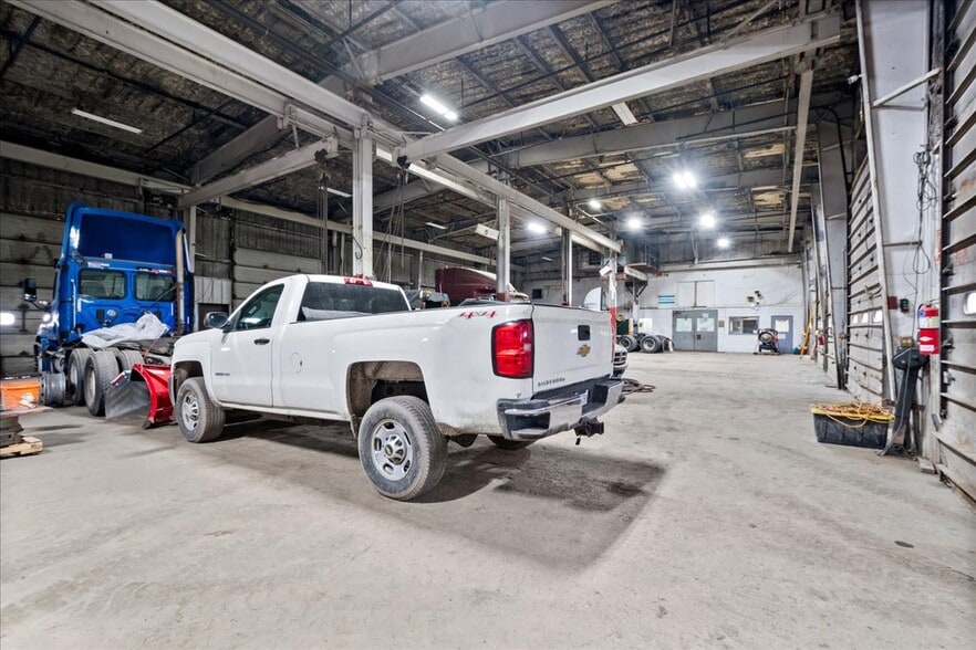 More Photos Of 310 W 162nd St, South Holland Manufacturing For Lease