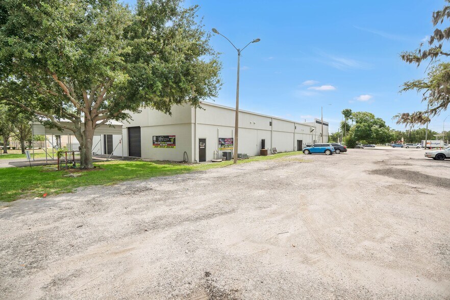More Photos Of 2350 Us-17-92, Longwood Showroom For Sale