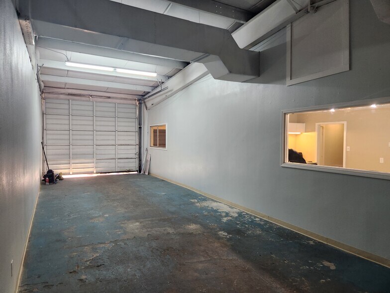 More Photos Of 17610 Hufsmith Kohrville Rd, Tomball Industrial For Lease