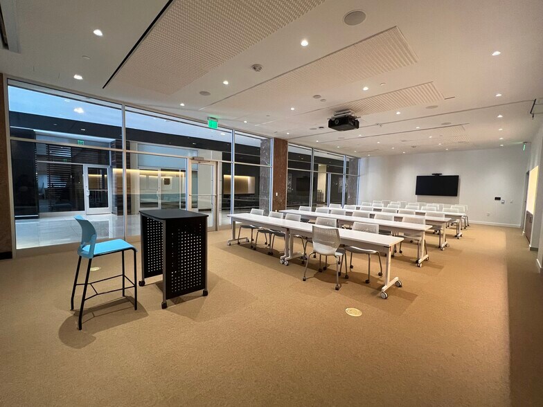 More Photos Of 919 Milam St, Houston Office For Sale