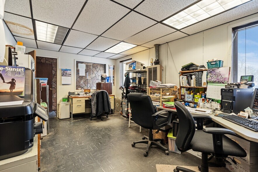 More Photos Of 73 W Walton Blvd, Pontiac Manufacturing For Sale