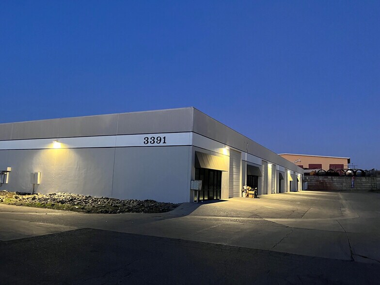 More Photos Of 3391 Fitzgerald Rd, Rancho Cordova Warehouse For Lease