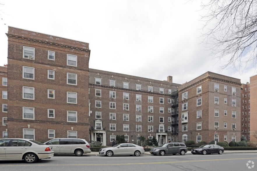 More Photos Of 6940 108th St, Flushing Apartments For Lease