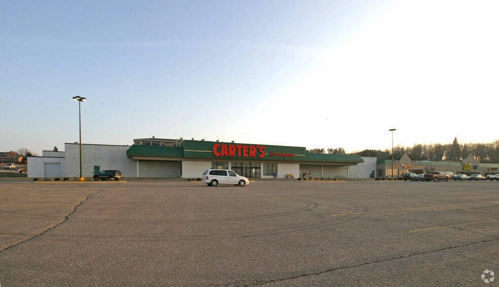 More Photos Of 910 S Spring St, Petoskey Storefront For Lease