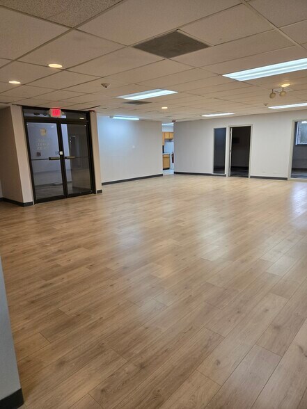 More Photos Of 261 E Lake St, Bloomingdale Office For Lease