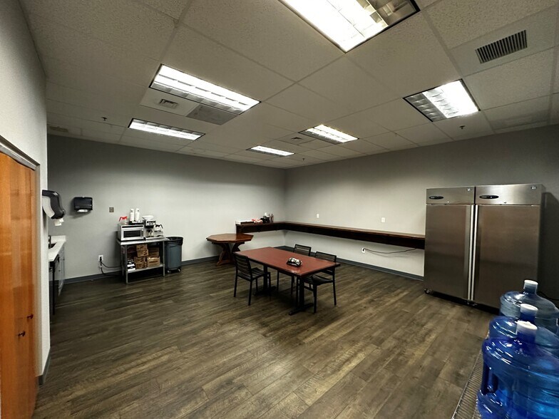 More Photos Of 14175 Icot Blvd, Clearwater Light Manufacturing For Lease