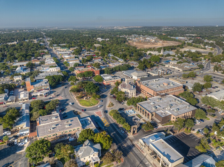 More Photos Of 207 E San Antonio St, New Braunfels Loft Creative Space For Lease