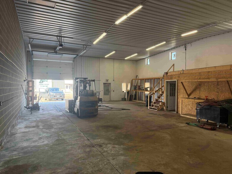 More Photos Of 1313 S Schoolhouse Rd, New Lenox Warehouse For Lease