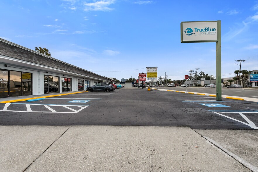 More Photos Of 4239-4247 W Kennedy Blvd, Tampa Storefront For Lease