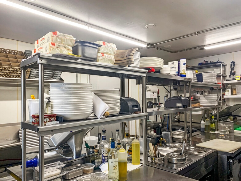 More Photos Of 2757 Long Beach Rd, Oceanside Storefront Retail Residential For Lease