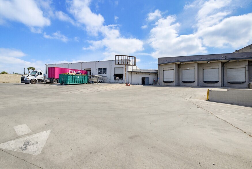 More Photos Of 15001 S Figueroa St, Gardena Distribution For Lease