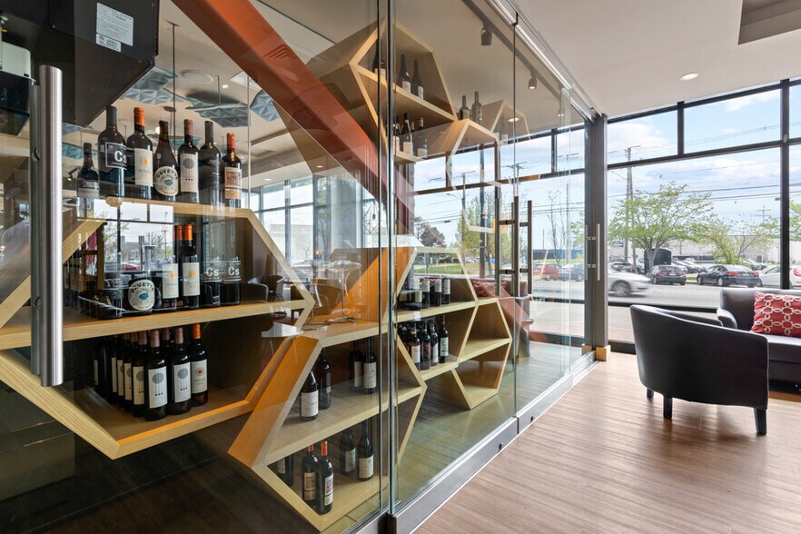 More Photos Of 327 Commercial St, Portland Hotel For Lease