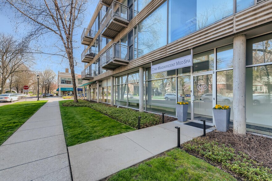 More Photos Of 1100 Central Ave, Wilmette Apartments For Lease