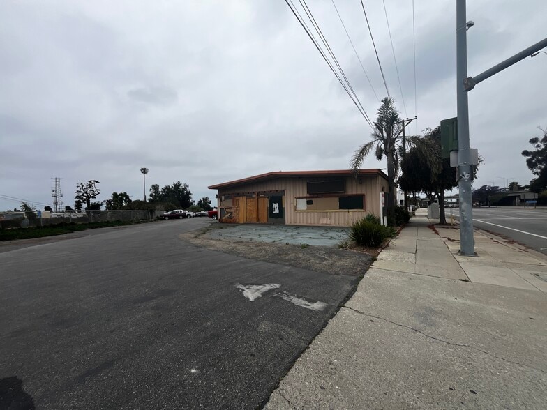 More Photos Of 3860 E Main St, Ventura Freestanding For Lease