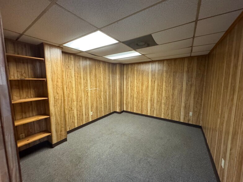 More Photos Of 1117 Joseph St, Shreveport Flex For Lease