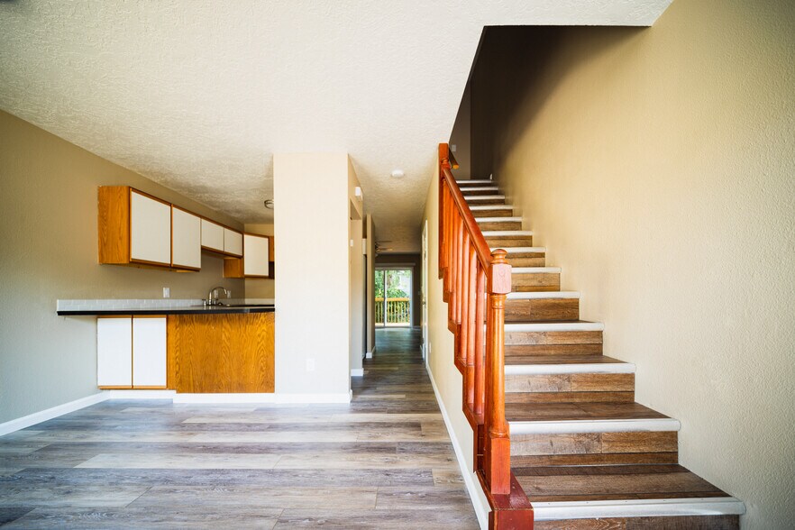 More Photos Of 131 SE Ainslee Ave, Depoe Bay Apartments For Sale