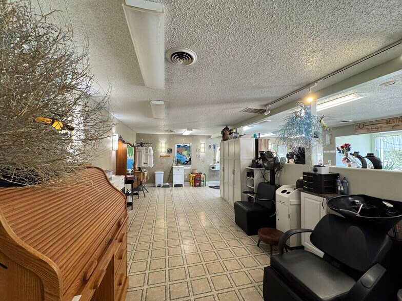 More Photos Of 530 N Broadway Ave, Riverton Mixed Retail For Sale