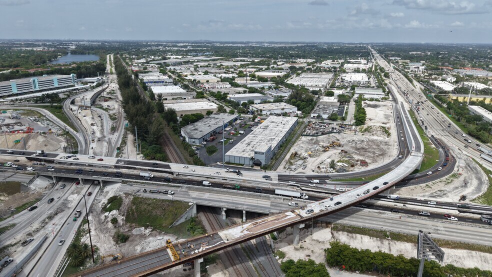 More Photos Of 16401-16413 NW 8th Ave, Miami Distribution For Lease