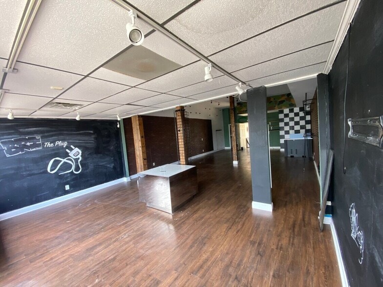 More Photos Of 600-606 Seaboard St, Myrtle Beach Showroom For Lease
