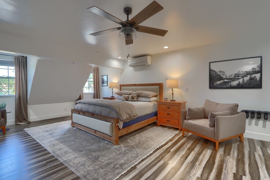 More Photos Of 49271 Golden Oak Loop, Oakhurst Hotel For Lease