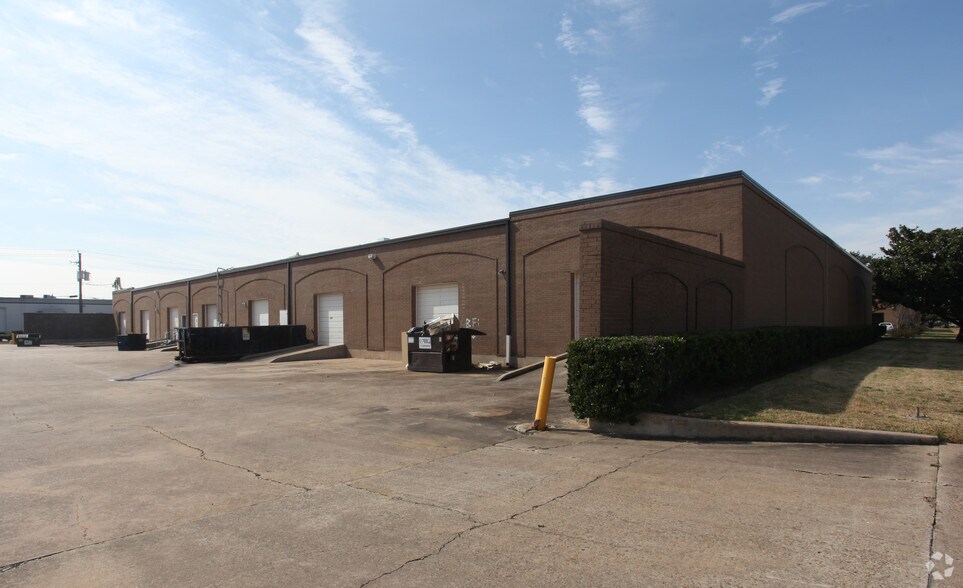 Primary Photo Of 7230-7238 Wynnwood Ln, Houston Light Manufacturing For Lease