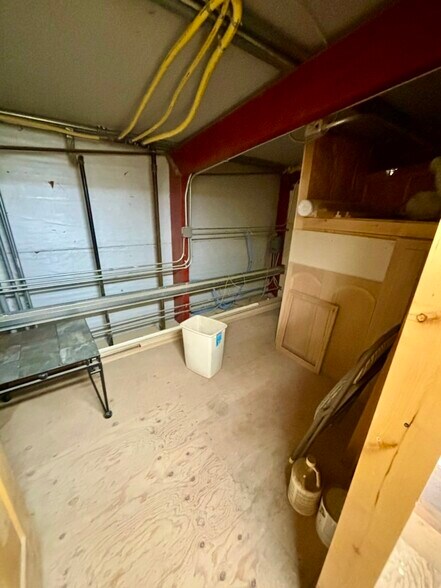 More Photos Of 412 E Railroad Ave N, Manhattan Warehouse For Sale