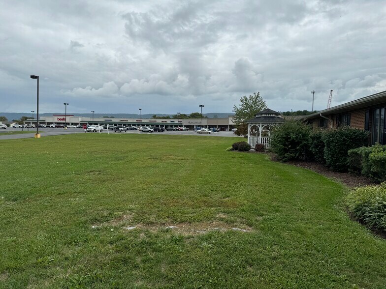 More Photos Of 1031 S Main St, Woodstock Medical For Sale