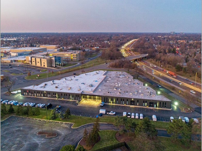 More Photos Of 7801-7855 Gross Point Rd, Skokie Light Manufacturing For Lease