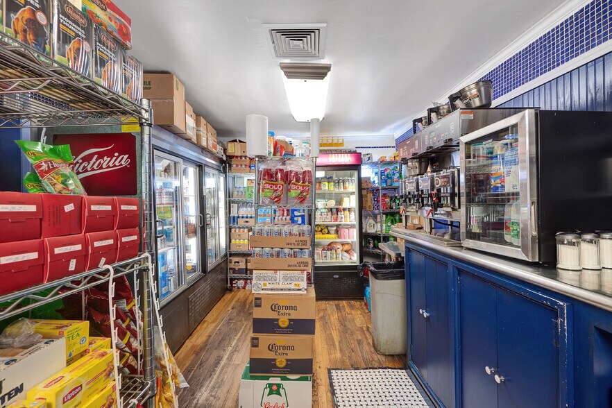 More Photos Of 472 Old Stone Hwy, East Hampton Storefront Retail Residential For Sale