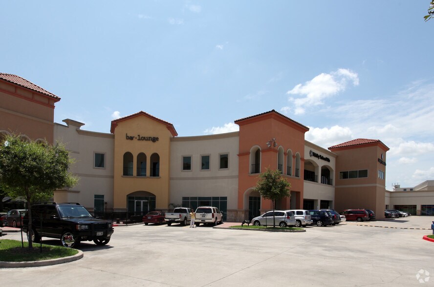 More Photos Of 3005-3115 W Loop 610, Houston Unknown For Lease