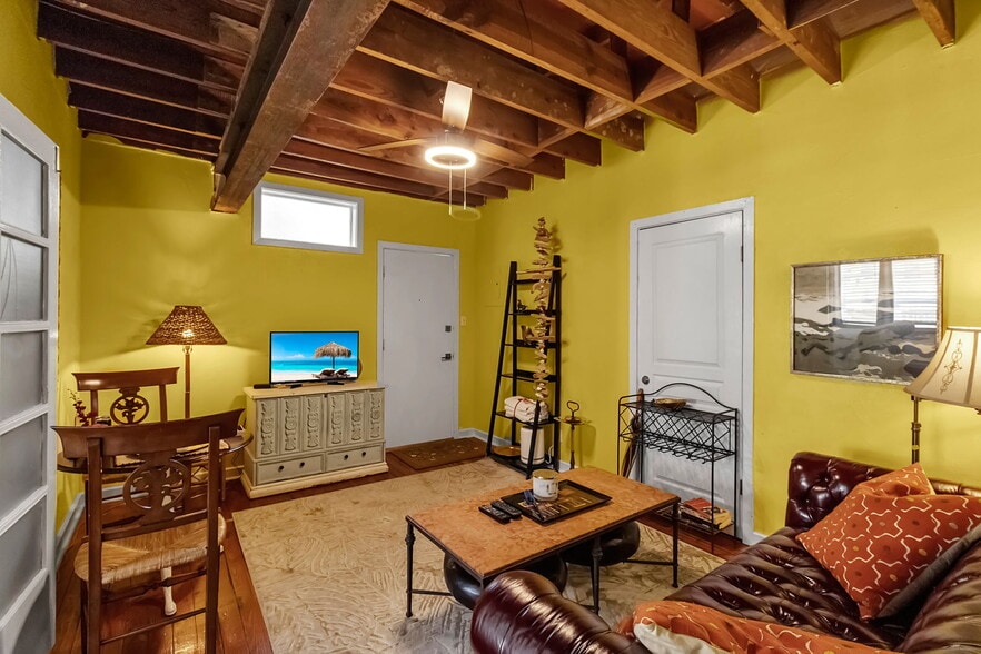 More Photos Of 530-536 S Pineapple Ave, Sarasota Storefront Retail Residential For Sale