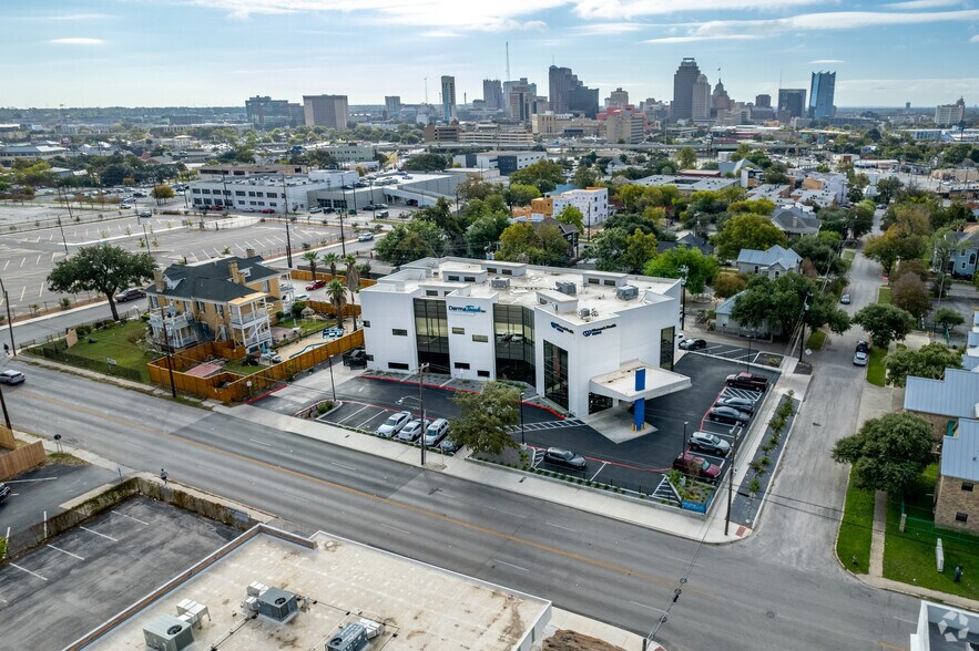 More Photos Of 222 W Cypress St, San Antonio Medical For Lease
