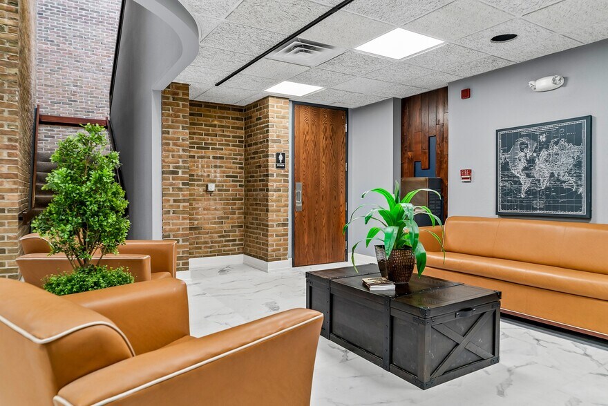 More Photos Of 805 Oakwood Dr, Rochester Office For Lease