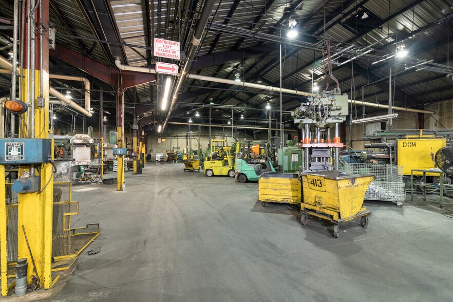 More Photos Of 400 E Vickery Blvd, Fort Worth Warehouse For Lease