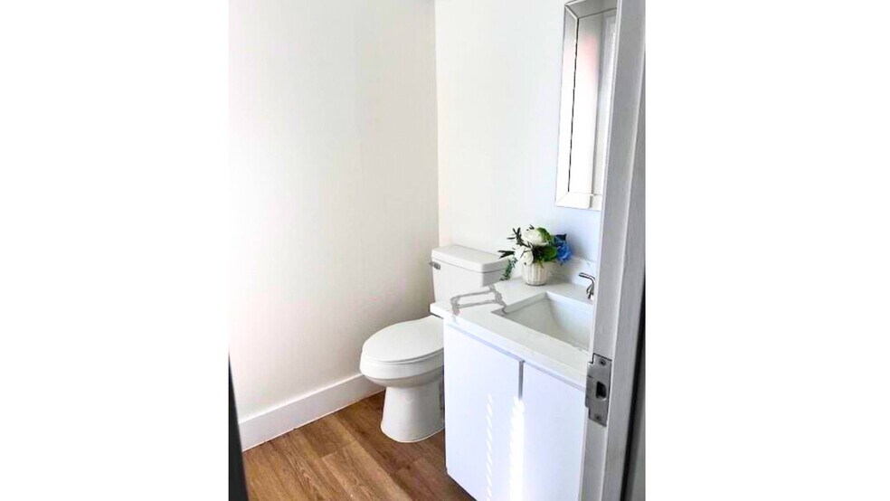 More Photos Of 12989 Jupiter Rd, Dallas Office For Sale