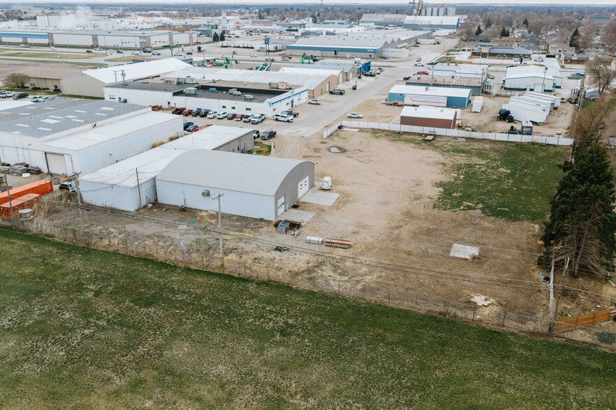 More Photos Of 2565 16th Ave, Columbus Light Manufacturing For Sale