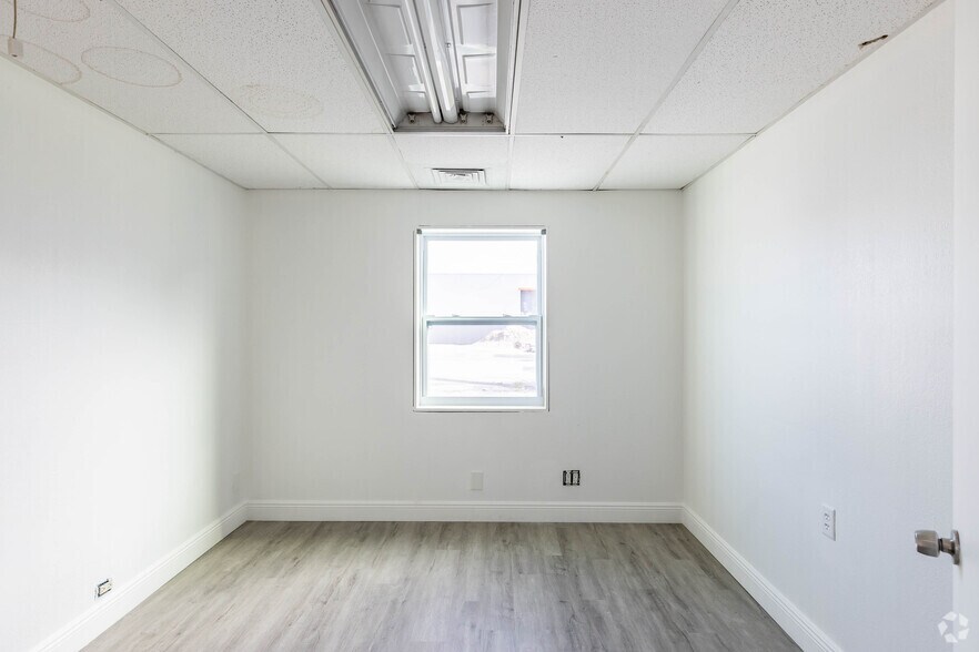 More Photos Of 4120-4132 NW 10th Ave, Fort Lauderdale Warehouse For Lease