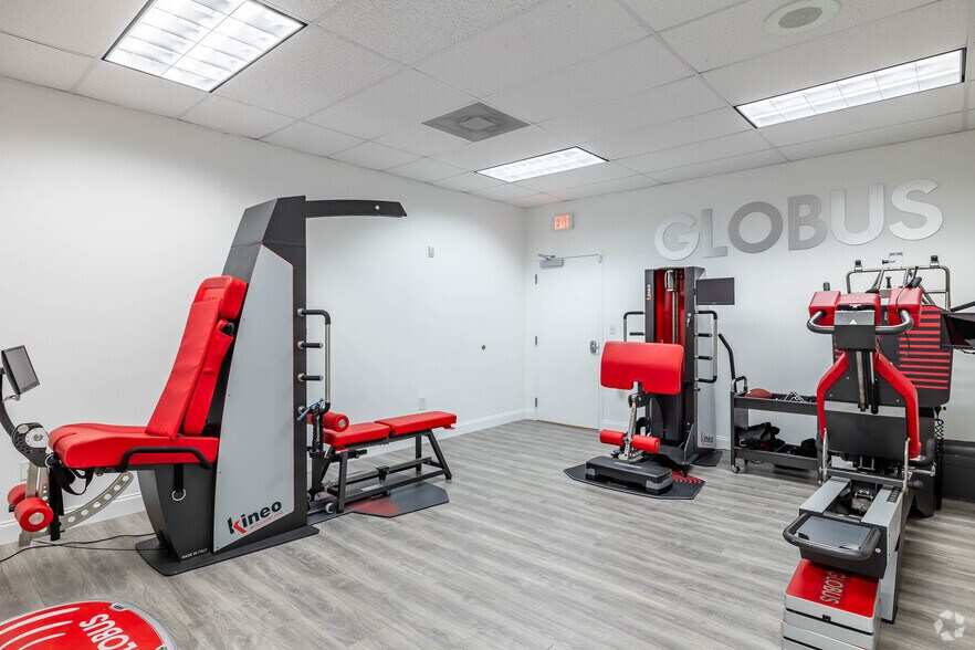 More Photos Of 15801 Biscayne Blvd, North Miami Beach Unknown For Lease