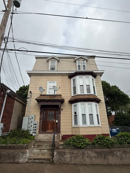 More Photos Of 47 Montgomery St, Pawtucket Apartments For Sale