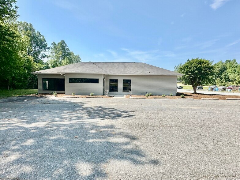 More Photos Of 415 Semora Rd, Roxboro Office For Sale