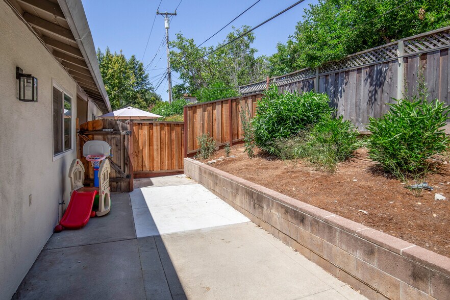 More Photos Of 10178 Alpine Dr, Cupertino Apartments For Sale