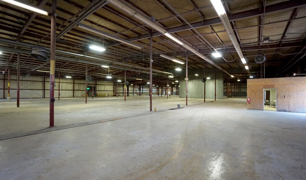 More Photos Of 601 W 2nd St, Taylor Warehouse For Lease