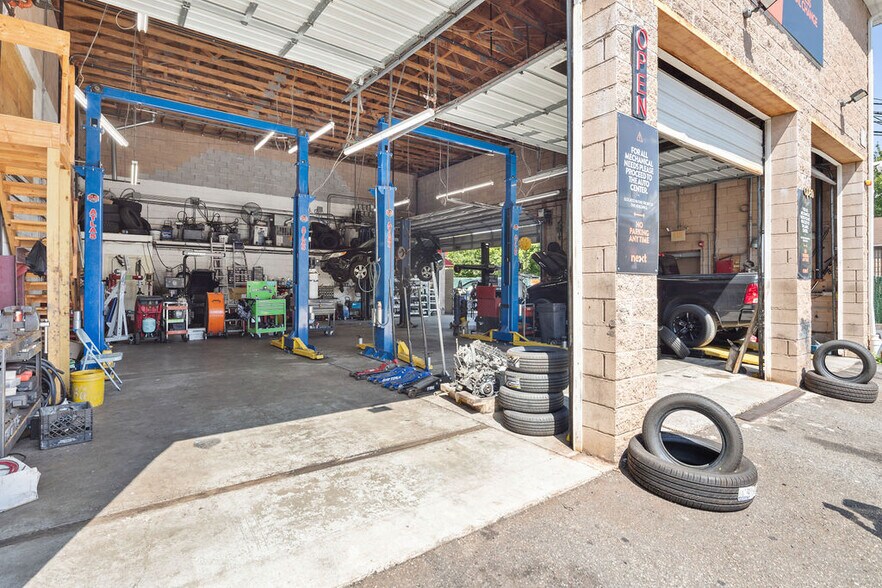 More Photos Of 146 N Main St, Spring Valley Service Station For Sale